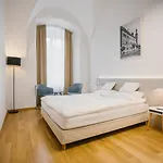 Hotel Benedict