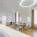 Hotel Benedict