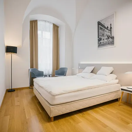 Hotel Benedict