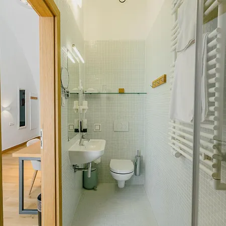 Benedict ホテル 3*