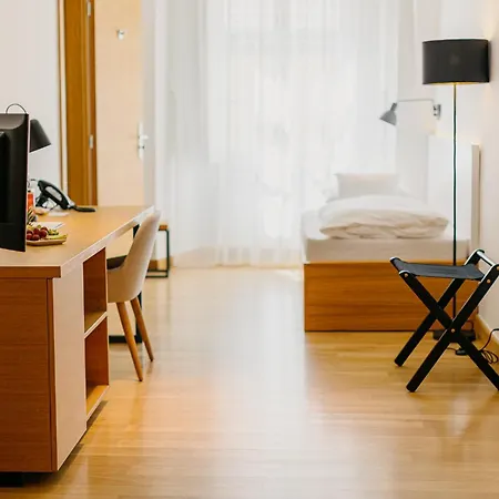 Benedict ホテル 3*