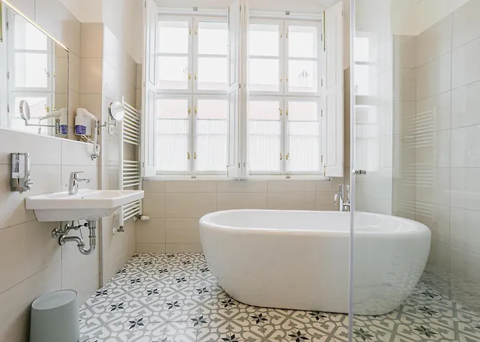 Benedict מלון 3*