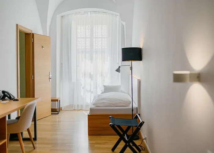 מלון Benedict 3*