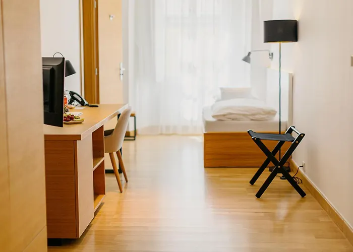 Benedict מלון 3*